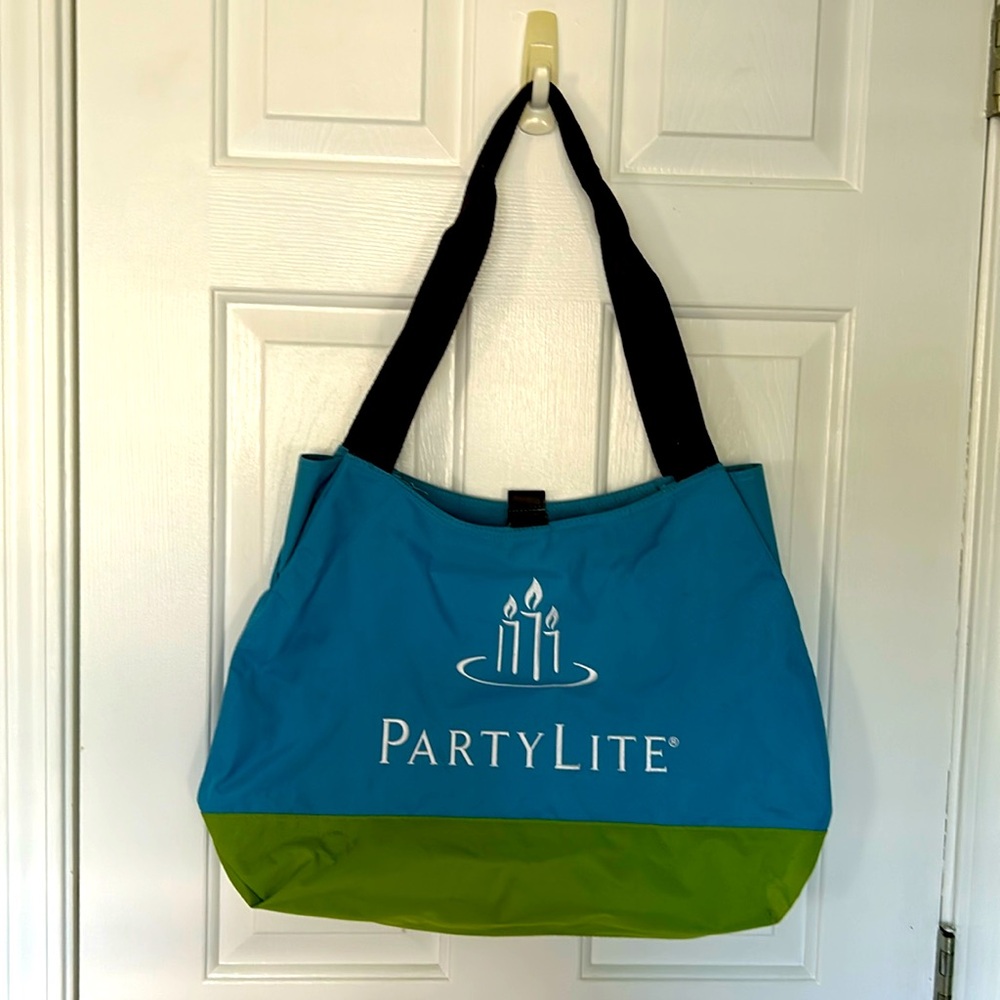 Partylite Tote w/inside pockets.
